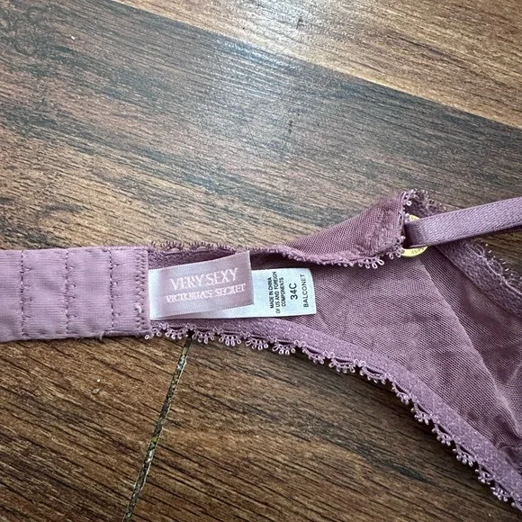 Very Sexy Victorias Secret Balconet 34C - Picture 3 of 3